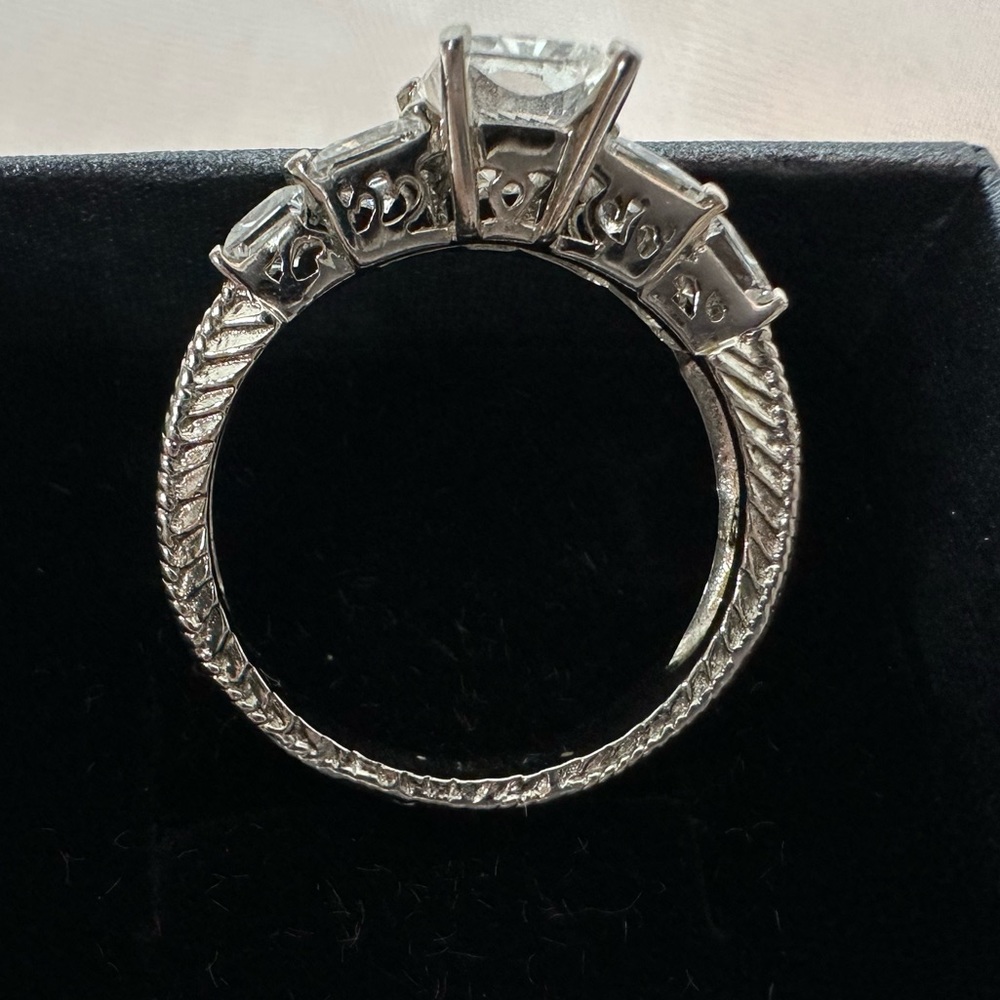 Gorgeous Sterling Silver & CZ Emerald Cut Diamond Ring - Picture 8 of 10